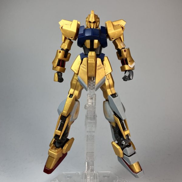 足首の完成が貧弱なので改修。MG2.0のような球状関節に。内側のアンクルガードを可動式にして、爪先を伸ばした時の足首のガバガバを解消。腕にウェーブのフラットバーニアでディテールを追加。（1枚目）