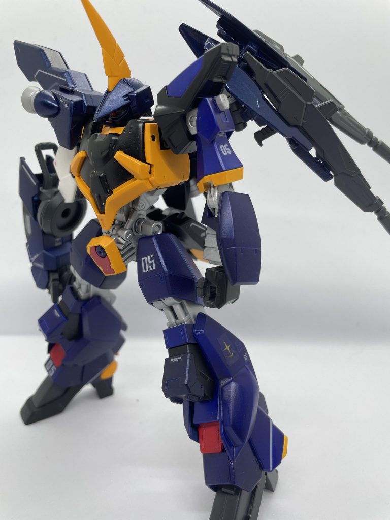 作成していく中で少し世界観を作ってみました。トリントン基地でバイアランカスタム同様、暇を持て余した整備兵によって試作機という名目の元魔改造されたという設定です。