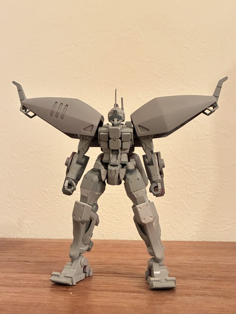 最後の捨てサフを吹いた状態です。このあともう少し整えて塗装に入っていきました。