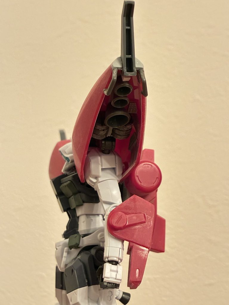 旧キットなのでウイングバインダーの中身はシンプル。なのでバーニアパーツを市販品に置き換えたほか、周辺にディテールを追加しました。