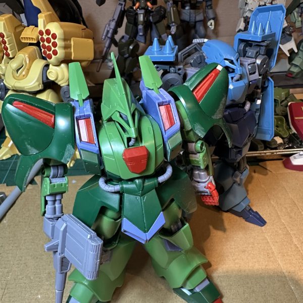 ガルスＪパチ組完了折角なのでシュツルムガルスと並べてみましたが全然形が違いますね。ガルスＫが出るのならガルスJぺースで出るのかな？公式MAVのズサさんとも記念写真。（1枚目）