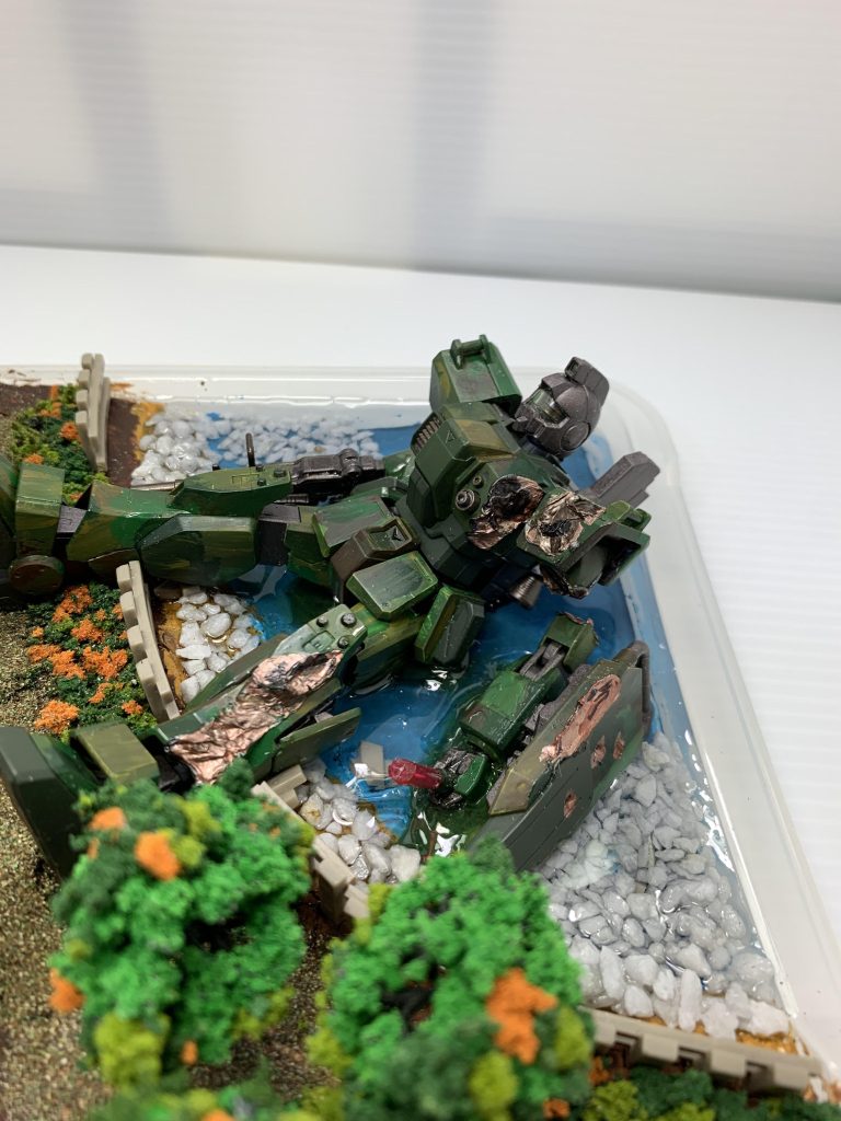 左腕と左足破損し回収待ち。