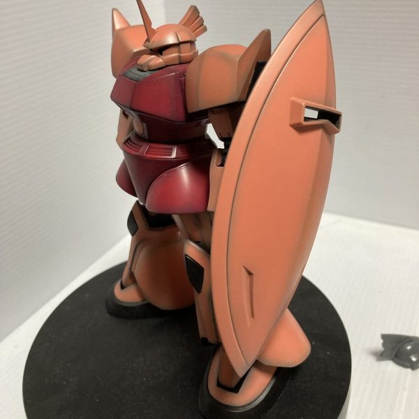 逆襲のシャアの回想シーンのシールド回想シーンは機体がもっとピンクですねw😊アニメ声のパープルシールドCDAでの改修型(マリーネ右腕とバックパック)ビームライフルはもう少しなんかしようかな😓お盆休み中には完成するかなぁ（1枚目）
