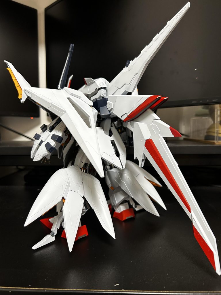 エアブラシ塗装レシピフレーム:GGXブラック(C)→ニュートラルグレーⅣ(G)ホワイト:GGXブラック(C)→スーパーシェルホワイト(F)ブルー:GGXブラック→スーパーディープブルー(F)レッド:GGXブラック→ピュアレッド(F)→一部蛍光レッドイエロー:GGXブラック→ビビットオレンジ(G)その他一部ガンメタ(G)、クリアカラー(G)コーティングはEXセミグロスクリア(G)所々にはシタデルで筆入れました。