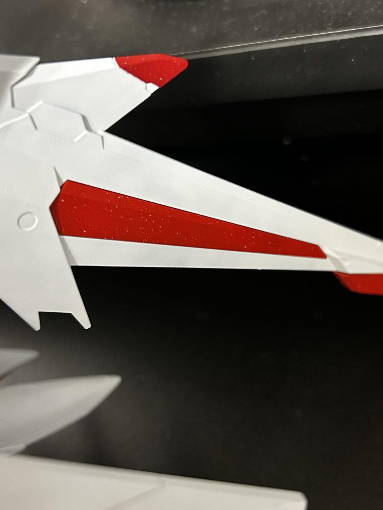 トップコートはセミグロスクリアを使いましたが、保管も長く残り少しの状態だったのですが、塗料が固形化したまま、なかなか溶剤に溶けなかったみたいで吹いた後に白い斑点ができてしまい…色プラにはかなり目立つ仕上がりに。汚しに切り替えるトドメにもなりました。