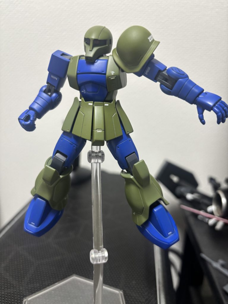 色々ポーズを取らせましたが…なかなか上手くいきませんね…w可動としてはまずまずの可動で肩の動きも良好かなと思いました。