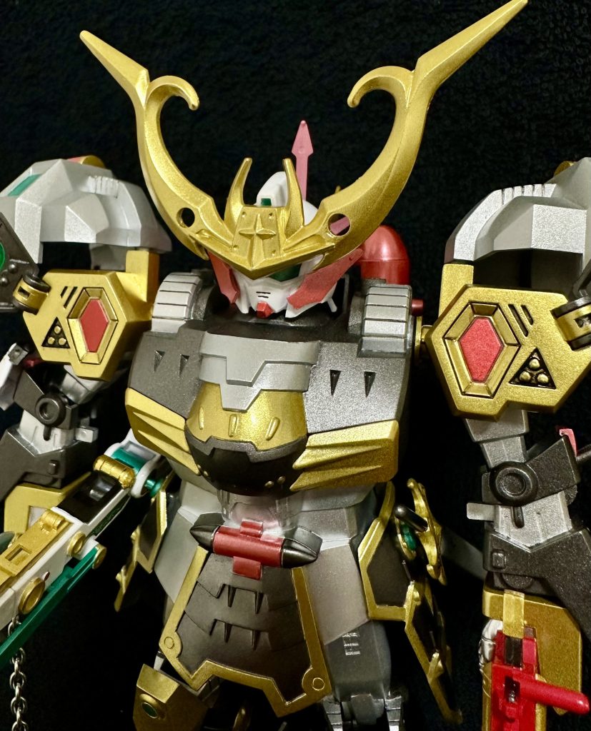 上半身アップ。昔のSDとは思えないほどカッコいいですね。