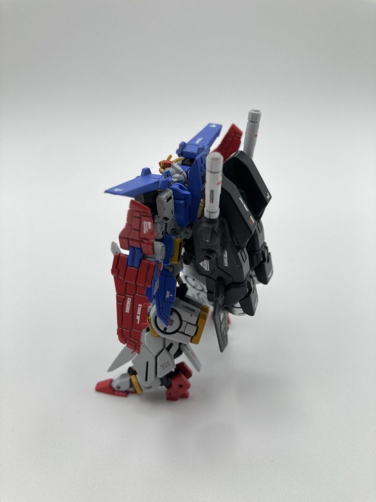 かなり小さいキットですが、細かい造形がされていたので、ヤスリがけ、簡単な合わせ目消しと既存のモールドの彫り直しを行いました。塗装後に細かい部分をエナメル塗料で筆塗りし、墨入れとデカール貼り、つや消しのトップコートで仕上げました。