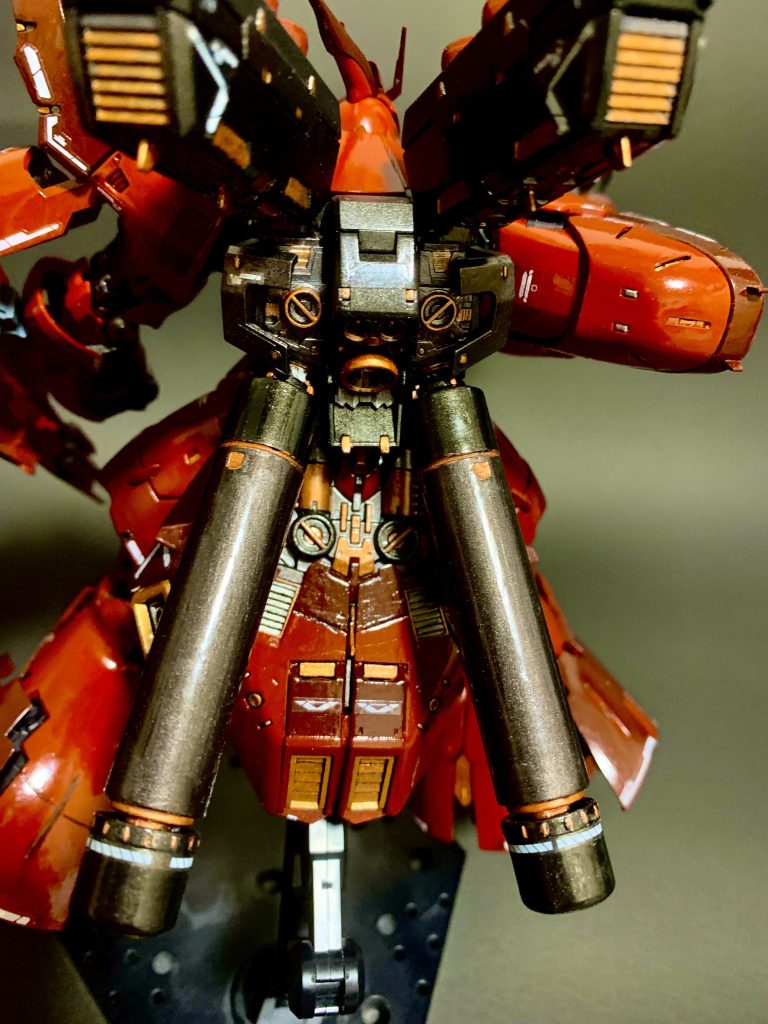 プロペラントタンクの先端は途中まで挿してモールドっぽくしてます。