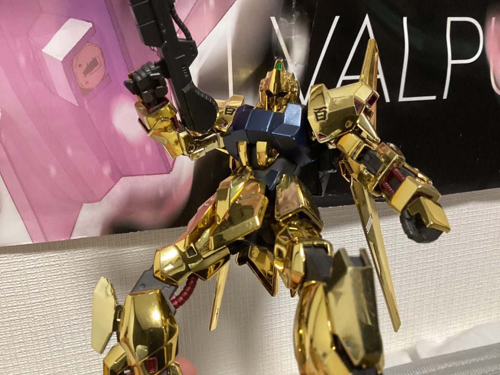 下から重厚感あってカッコいい(zaku-kao2)ですねっ！メタリックの宿命顔が見えかかる。