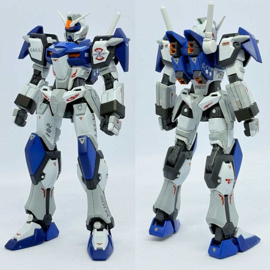 素体。青2色、白と灰で2色と使い分け。そしてやってみたかった100均ホビーステッカー盛り!公式のシールも使いつつノーデカールで仕上げました。