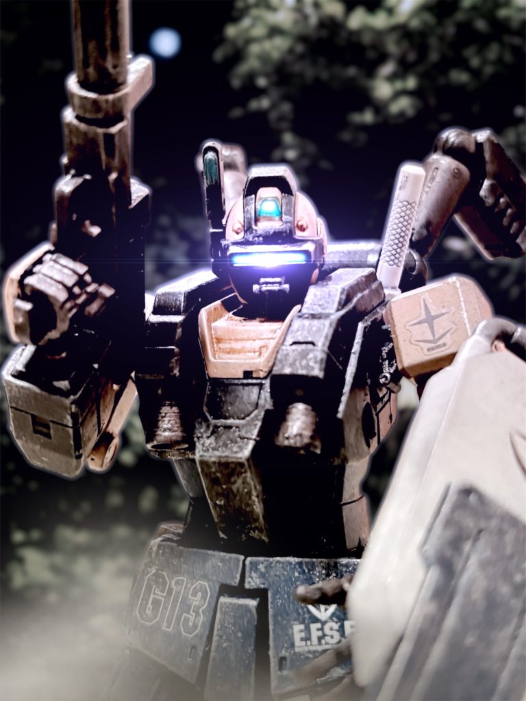 ジオンの警備兵の愚痴からの、奇襲、しかもガンタンクの砲撃が、ワンパターンな気がしています。1年戦争編は、この第3部までになるので、第4部は違ったスタートにできると思います。 あと、作中でも触れているのは、以前フリーダム-ウイングさんが教えてくださった「遠すぎた橋」に登場するらしい、”マーケット・ガーデン作戦”のことです。なんでも、連合軍最大の失敗くらいに言われている作戦らしいのですが、わたしの妄想したベルベット作戦の全体像が、この”マーケット・ガーデン作戦”に似ている気がして、やっぱりわたしのミリタリー知識の乏しさがやばいなって思いました笑 ていうか、ホントは気付いているんですが、あんな距離を進軍するのに、途中の拠点が一個しかないってことはないですよね、多方面から攻めているとは言え笑 ……まあ、誰もなにも突っ込まない皆さんのご厚意に甘えて、今後も雰囲気で進めてまいります。どうせ素人の二次創作ですので笑 あ、誤字脱字のご指摘はガンガンお願いします笑 めっちゃあるので笑  フリーダム-ウイングさんのページはこちら!熱き漢のMS”ガンダムコマンドー”や、ランバ・ラル専用ドム、オリジナルキャラクターたちの戦場の生きざまなど、読み応えのあるストーリーとミリタリータッチの作品が揃っています。