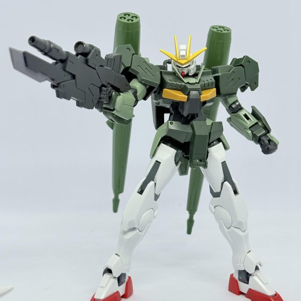 今度こそデュエル関係ない子を作るぞ！と思い立ち家の色んなのを漁って組み立てる。底辺ミキシンガーなのでガンダム好きに怒られるんじゃ……ってくらい必要な部分以外未組立とか結構あったりしますごめんなさい……でもコマンドクアンタ寄りすぎるからちょっと悩み中（3枚目）