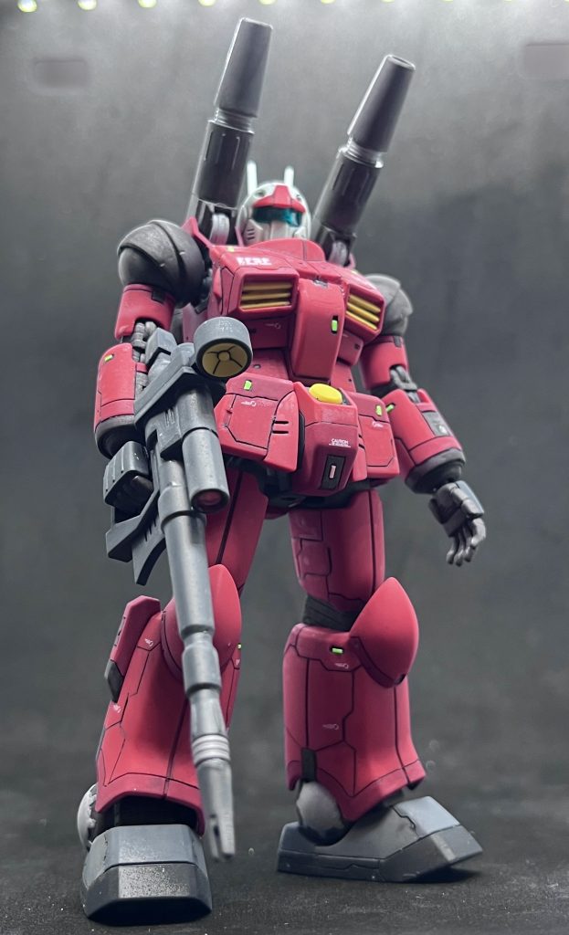 肩、キャノン部分等は、焼鉄色で塗ったんですけど、ツヤ消しにするとなんかくすんで見えますね。単純に筆ムラとスプレーのふり過ぎかもしれませんが…(gundam-kao5)光沢にした方が良かったのかな？残暑が厳しいですが、皆様ご自愛下さい。最後までご覧頂きありがとうございました。