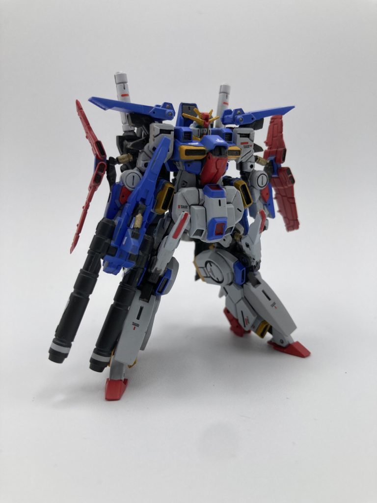筆塗りにしようか迷いましたが、結局エアブラシで塗装しました。様々な作例を参考にさせていただき、マスキングをして塗り分けましたが、かなり大変でした。塗装よりも、マスキングにかなり時間がかかりました。