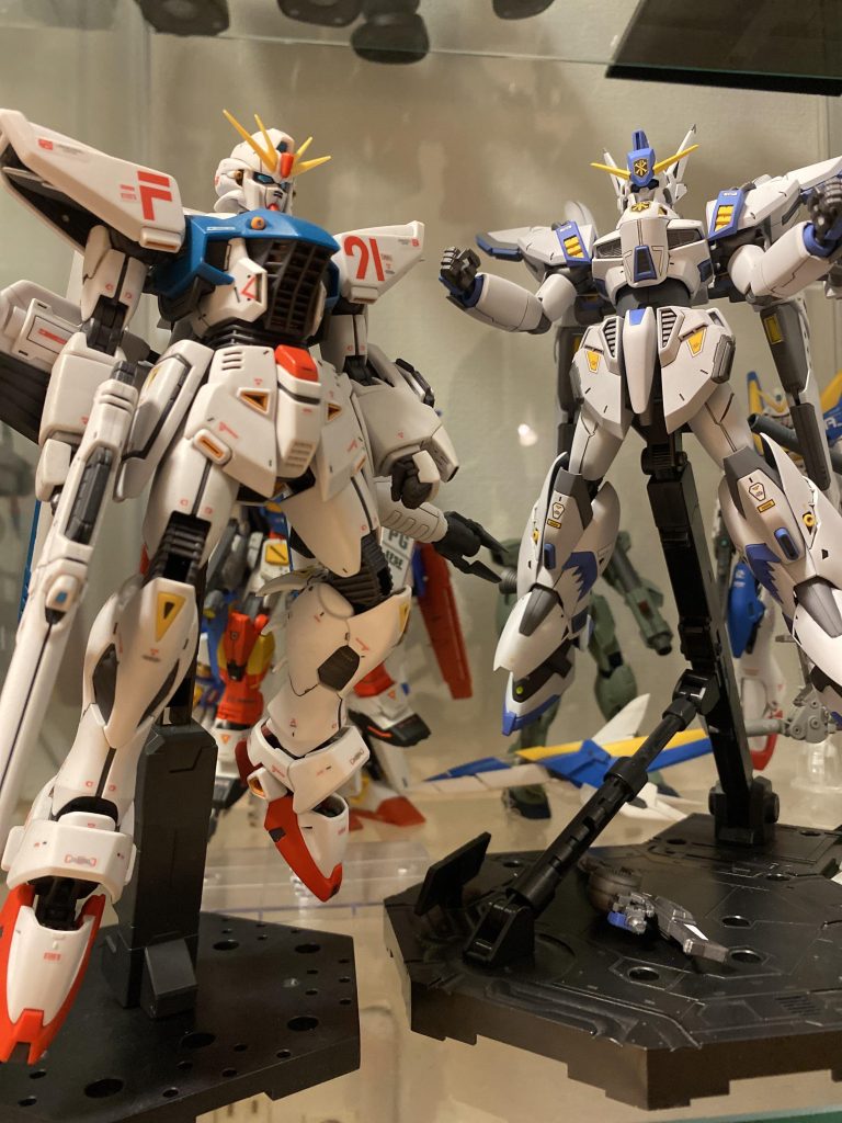 ガンプラ作成当初に作った簡単フィニッシュのF91と並べたくてベタ塗りで作ってみました🐣💕