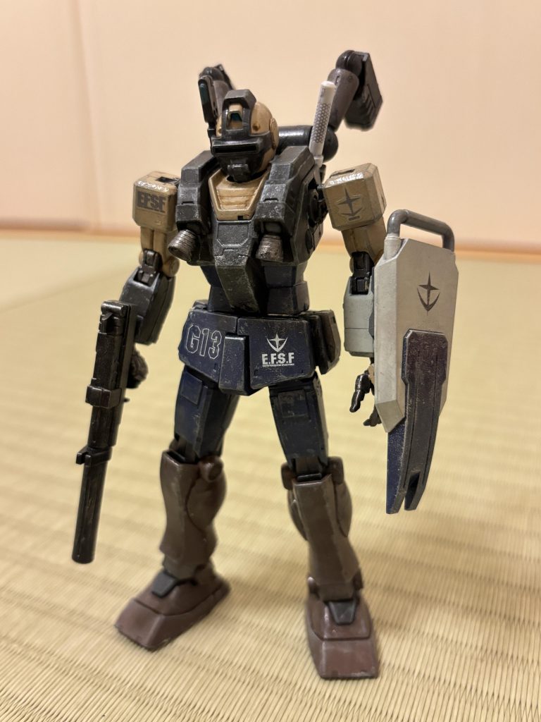 ジム・ナイトシーカーII、めっちゃかっこいいです。顔がいい。すごくいい。抜群に兵器っぽくて、怖い。愛嬌が一切ない。すき。部隊番号と機体色は、ちょっとふざけています。どちらも、ある超有名漫画から引用しています。ヒントというか、わたしの中で、ジム・ナイトシーカーは暗殺者のイメージです。わかります?              ・