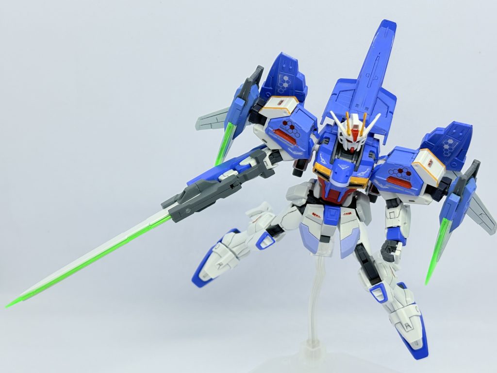 ウイング位置変更と簡易的に付けただけでシルエットが後継機や強化機体感出たのでなかなかうまくいった気がする。