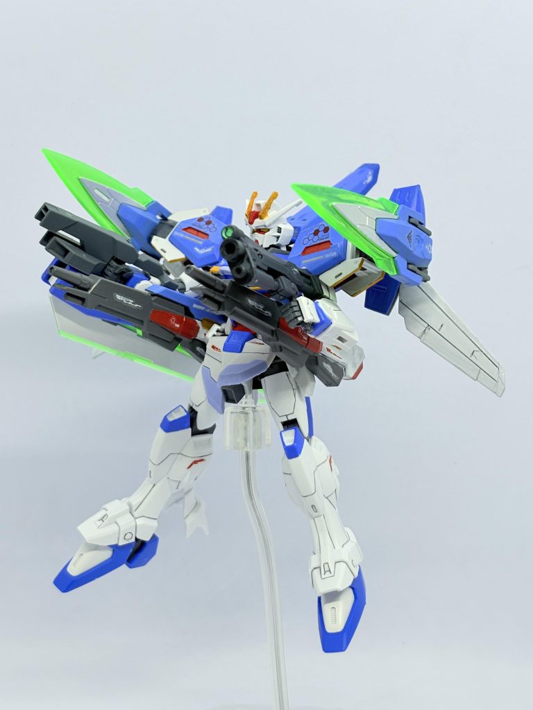 フルバースト。フリーダム等と比べると広範囲の敵を一網打尽にするというよりは直線上の敵を高火力で一気に墜とすイメージ。