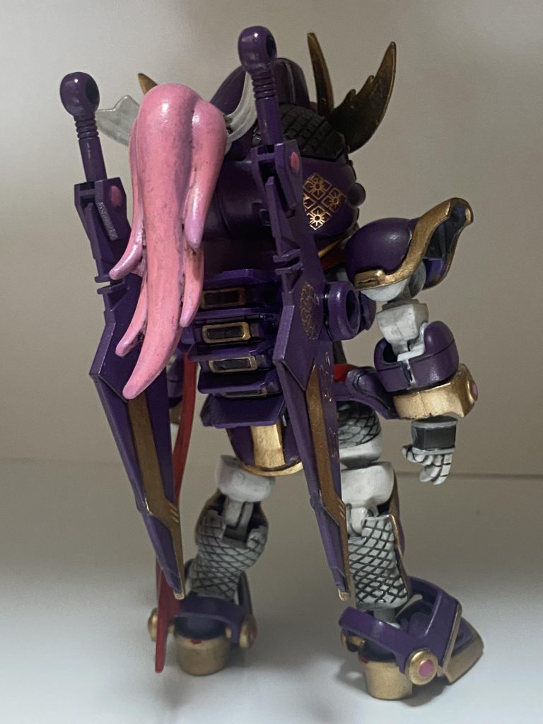 忍者モチーフという事もあり、あみ編みとか、忍者っぽい所が再現されていて、とてもカッコいいです!アニメは観たことがありませんので、どの様な機体なのかは知りません(´-`).。oO顔も、かわいい(*´꒳`*)