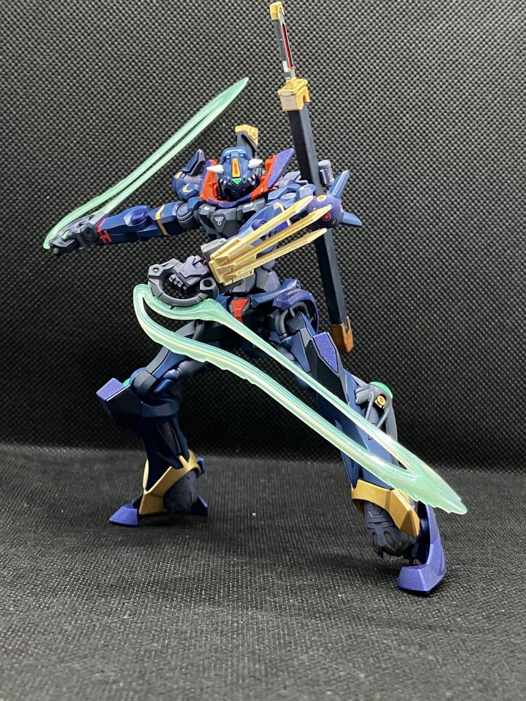 素早い動きで相手を切り刻む