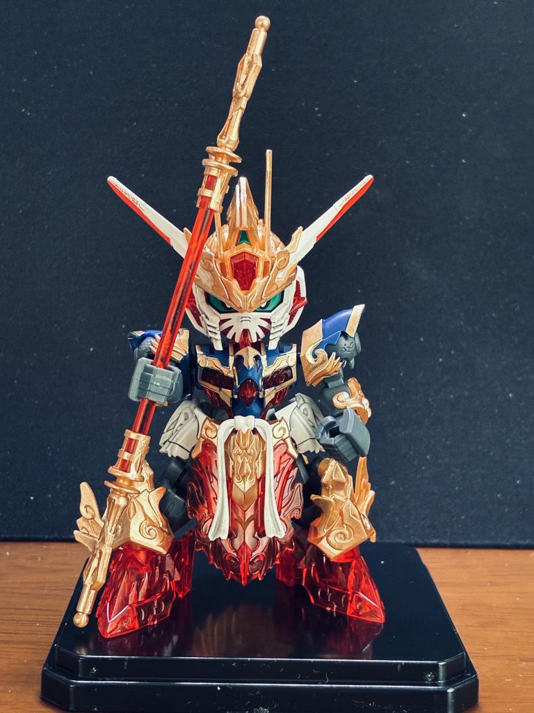 SDガンダムは長男が小学生の頃にガンキャノンを作ってあげた以来ですが、低年齢層対象なのかよく考えられた設計ですね。作ってて楽しいガンプラでした。