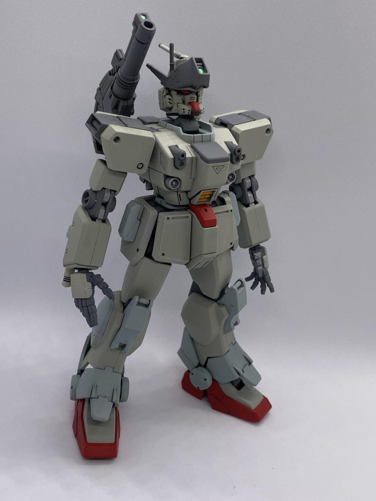 頭部のバイザーはジムスナイパー2の物を改良し、暗視ゴーグルと索敵、精密射撃を実現する照準精度向上のために装備している。以上、ガンダムEz-8【E】でした。この機体の強化プランの物も製作中ですので、出来上がり次第また投稿させていただきます。ここまでご覧くださってありがとうございますとお疲れ様でした。