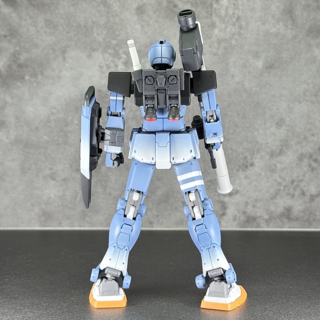 ミキシングとバランス取りの延長。頭を削り込んで形状変更、肩の形状変更。首、足の付け根、太もも、足首で各1mm計4mm延長してます。各部の凸モールドの削り込み、凹モールドの埋めで素ジムに出来るだけ近づけています。