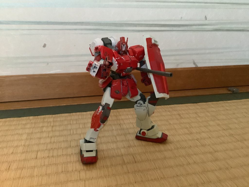 メインモニターは、1機の赤い機体を写していた。エグザベ「連邦の機体なのは間違いない」その機体は、装甲をパージし、エグザベの方に近付いていた。