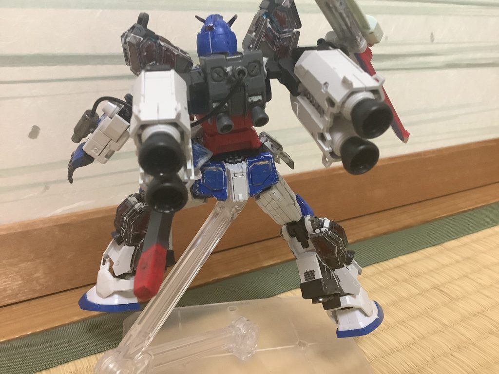 バックパックです。グラスフェザーにある大型のブースターを取り付けました。これにより、本来のスピードより、高速で空を飛ぶことができます。