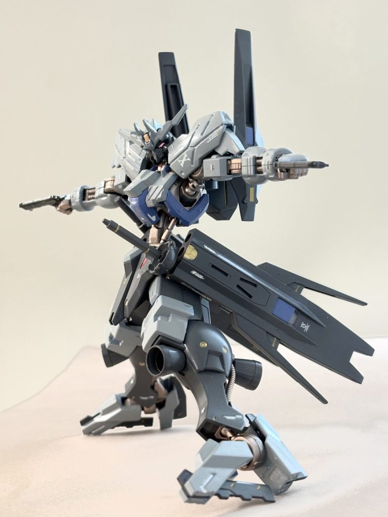 二丁拳銃、下半身はどうすると格好良いのかわからん…