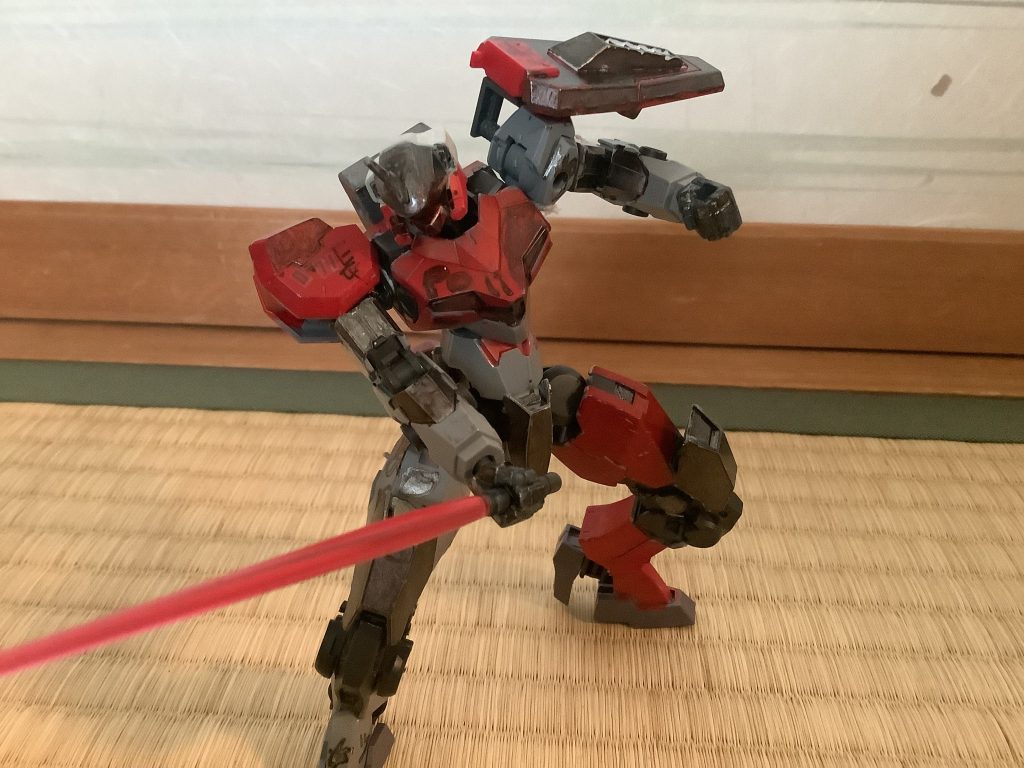 ・ビームサーベルシールド裏に設置されている。