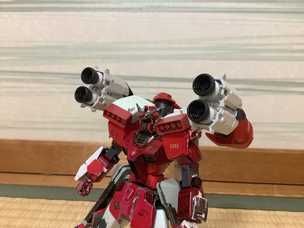 大型2連装ビーム砲背部に装備されている。最大出力は、ダブルビームライフル30発分と同じである。オオモト・アカイ「作った自分が言うのもアレだが、戦艦だな」