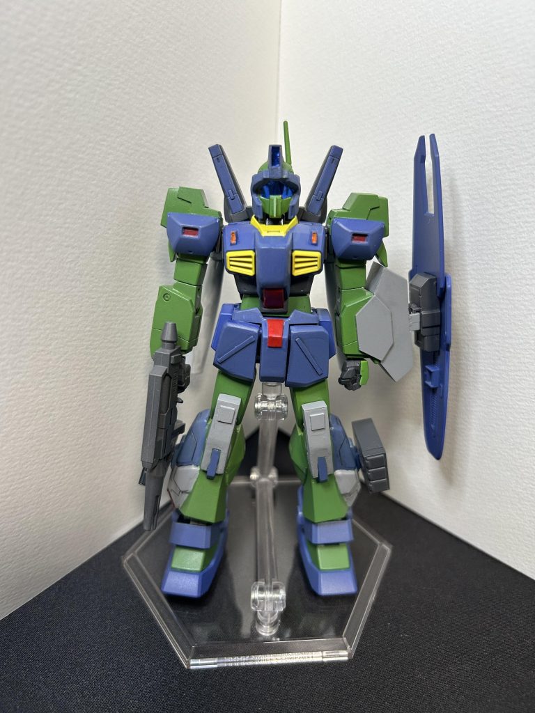 全武装を装備させて塗装ですが、王道のネモカラーで塗装しています。増加装甲等はライトグレーにブラックを少々混ぜて塗っています。細かな塗り分けですが、マスキングして塗るよりエナメル塗料の方が良いのかなと思ったりしました。