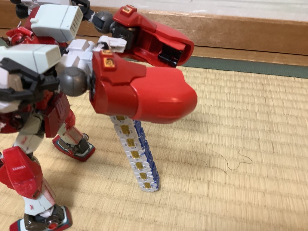 ということで今回は、自分で人物の名前を考えました(gundam-kao10)ちなみに上の写真は後ろです。