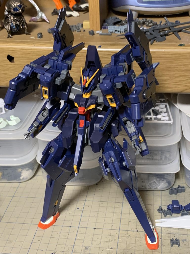 それから両肩に加工したフルドドを搭載。この時点で肩部ビームキャノンを背面に再配置。