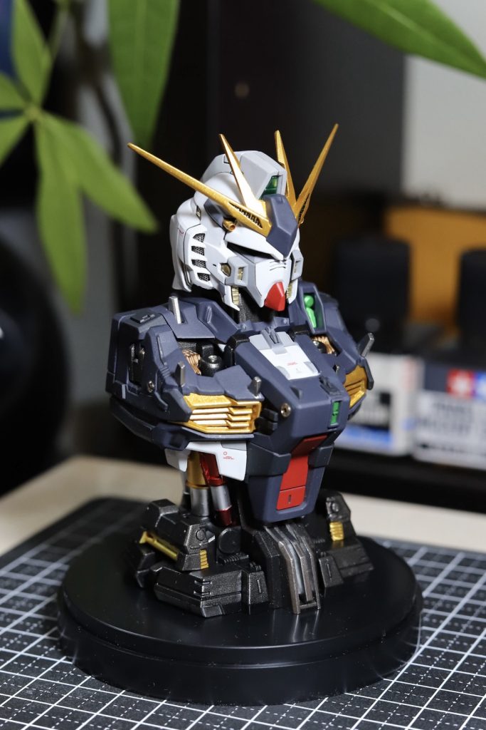 今回マスキングを結構行いました。海外の方の作品を見るとレベルが高いと感じる事が多いのですが、よく見ると色の塗り分けが本当に細かいんですよね。オリジナルの解釈でとにかくディテールが細かく見えるのが凄くかっこいいと思います。今回から気合い入れて何か作る時はガッツリ塗り分けしていこうと思います。