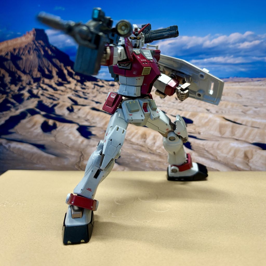 ちょっとカメラをずらすとヒーロー感が増します(個人の感想です)。ただ前ボケもきついので切り抜いて素材にするのはむずい。