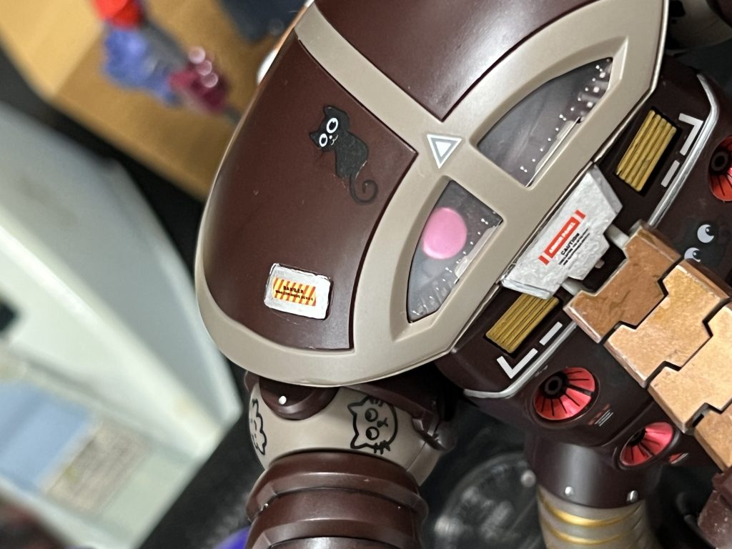 猫のデカールたくさん貼りました。