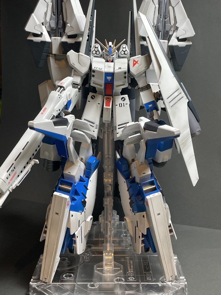 オクトバーさんが、ルオ商会と癒着して‥絶対アムロが嫌がる機体となりました🤣　脚部はナラティブ同様にアーマー内に収まるように加工しました。