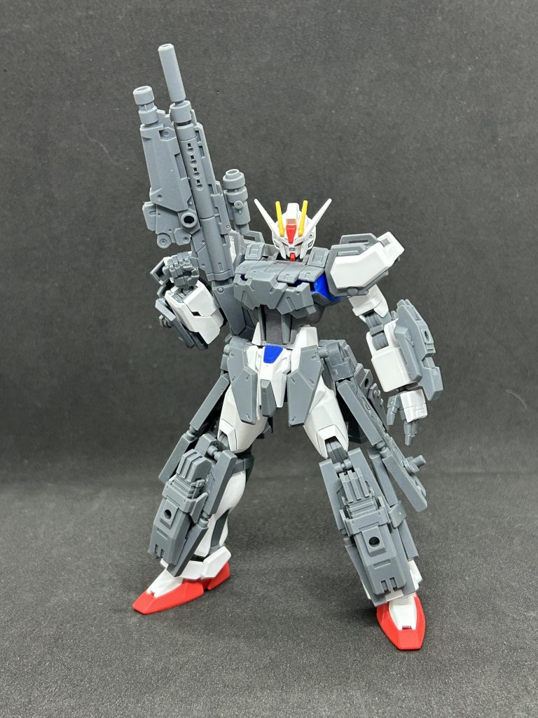 装備と装甲未装備状態武器は腰にマウントしてあるビームマシンガンのみ