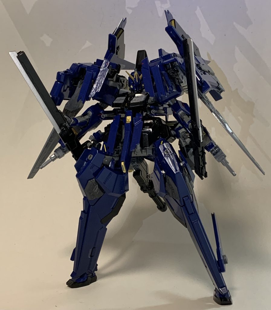 イラストなんかでよく見るお馴染みのポーズで決め。