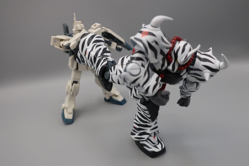 「何か質問等ありますか？」　というおねーさんの言葉に私は我に返りました。　気づくと瘦せていてかわいいおねーさんは普通の体系の普通のおねーさんでした。社員用の部屋に消えたゆりやん・・・気になりましたが契約を終えて店を後にしました。 ご清聴ありがとうございました。 