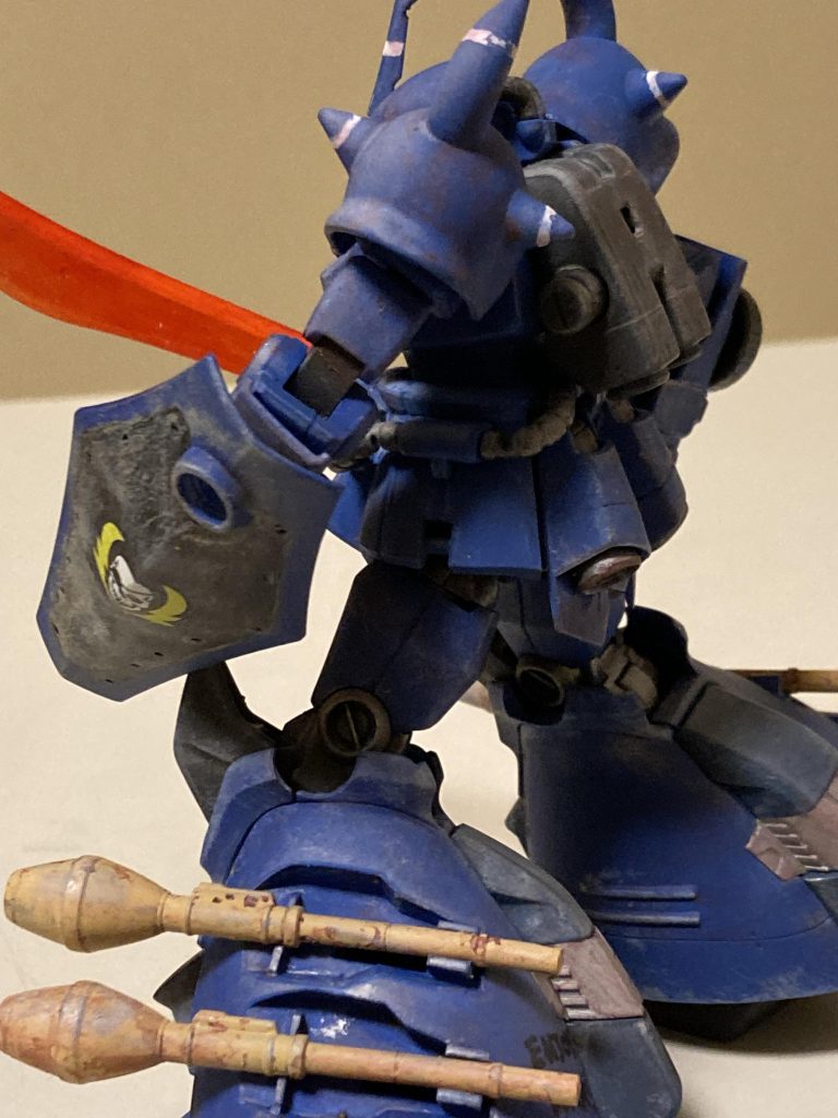 キャラクターブルーに少し色を混ぜて、筆塗り。その後にアクリジョンの赤茶を薄めてバシャバシャ‥で、薄め液を浸した綿棒で調整。まあ、ええ感じ^_^