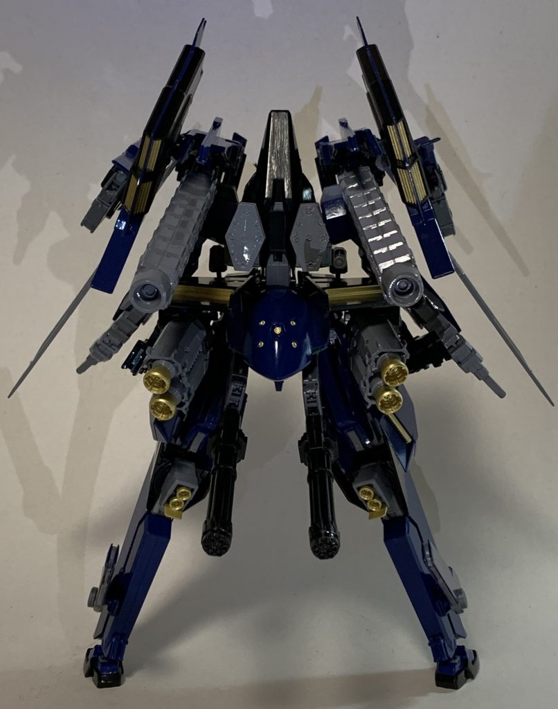 ○TR-6ハイゼンスレイⅡ"ペイヴァルアスプ" この機体はダイバーT.Kがウーンドウォート"テューポーンⅡ"の随伴機としてハイゼンスレイⅡをベースに製作した無人機である。ハイゼンスレイⅡの両肩にフルドドを改造したユニットを装備し、さらに装甲やブースターなどを追加している。腰のブースターポッド内にウーンドウォートの上半身を追加する事でBUNNyS2基を搭載、極めて高い自律性を獲得している。これを持って、またダイバーまるいるかのエフラファおよびインレ・フレア・ルーの攻略を性懲りも無く目論んでいるようだが、随伴機をもっと増やすか、誰かとチームを組んだ方がいいと思うのだが……なお、命名にはダイバー蟹の案である『ザッハーク』からダイバーまるいるかが別名の『ペイヴァルアスプ』を提案してくれたので、そちらを採用した。※蟹さん、まるいるかさん、ありがとうございます😊