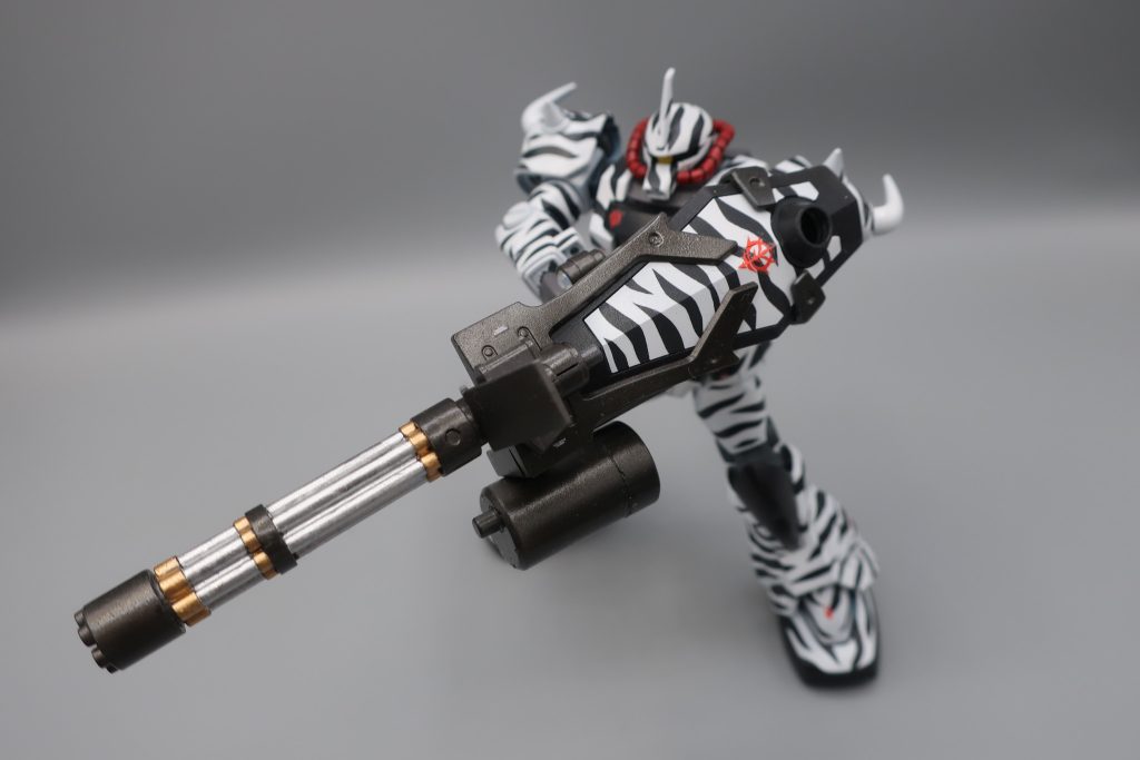 そんなゆりやんも機種変更、契約内容、料金プラン等を話しているうちになんだか親近感が湧いてきます。　笑い方もゆりやんに似ています。　そしてしばらく話していると　別の新しいおねーさんが来て「○○さん交代です」　と言いいました。　どうやらゆりやんの上司の様です。するとゆりやんは立ち上がり「○○、昼休憩はいります！」と大きい声で言ったのです。　このように宣言するのは会社の方針の様です。そして社員の休憩は大事です。 