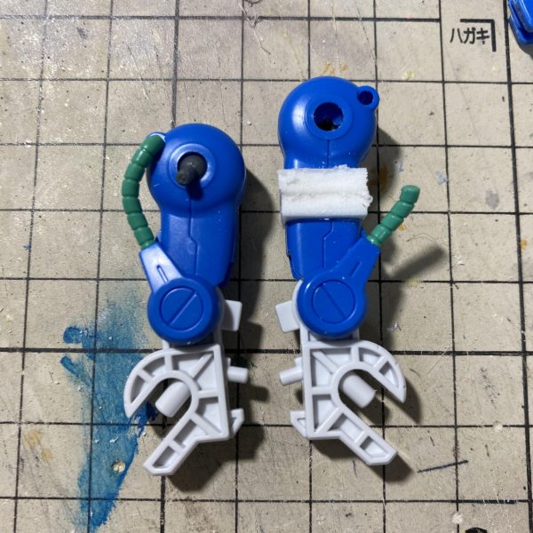 Ｚガンダムシリーズ、続いてはハンブラビです。とりあえずは太腿の延長から始めます。後は誰もやらないだろう顔の差し替えにチャレンジしてみます。これによりジークアクスのハンブラビっぽい表現も可能にします。（2枚目）