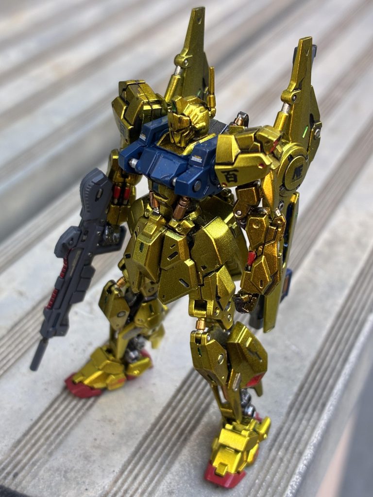 メインの塗装法は珍しいこともなくグロスブラック→スターブライトシルバー→クリアイエローの3コートです。爪先、かかと部の赤は『あずき色』の筆塗りです🤭💦