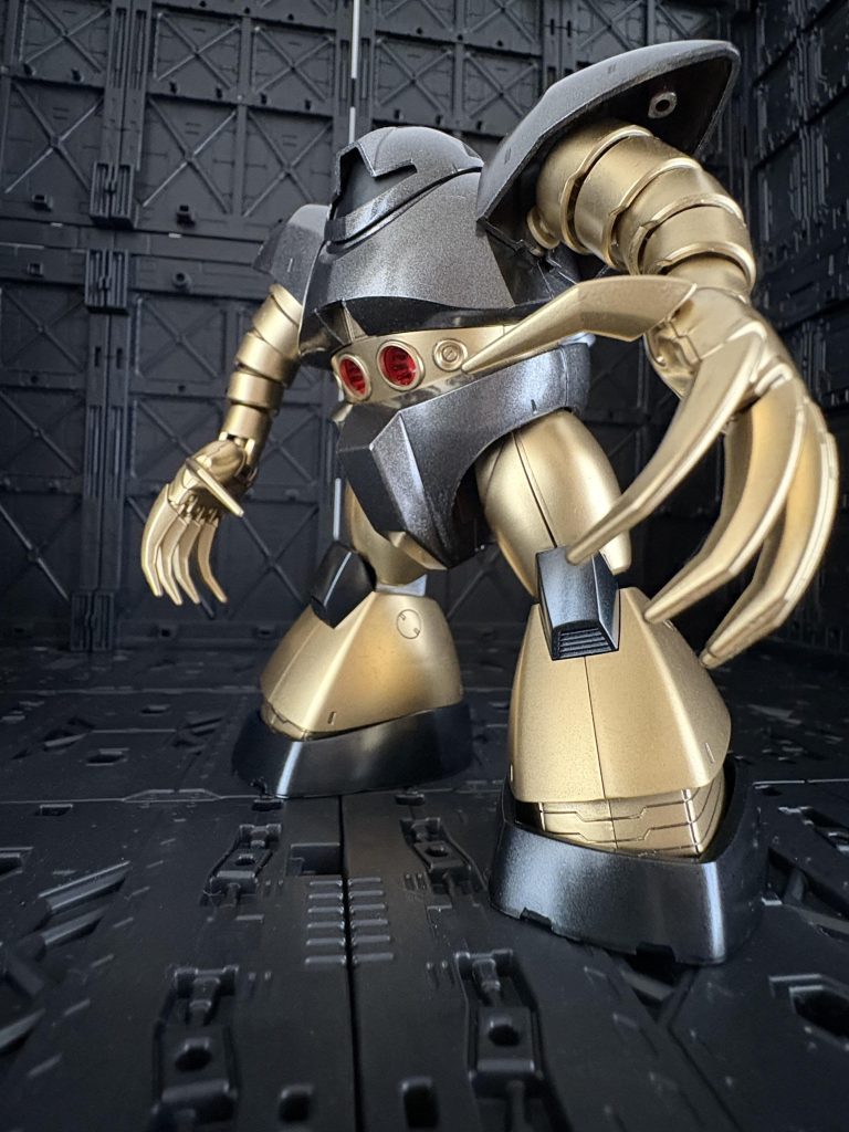 威圧感たっぷりの大型クロー