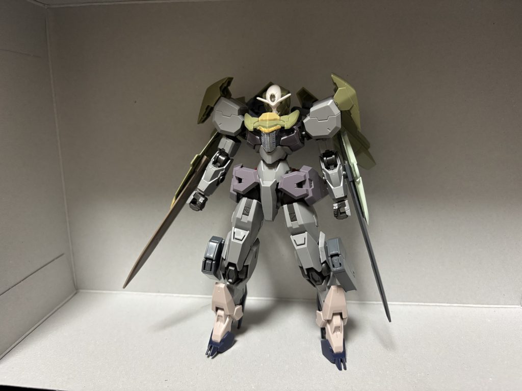 主にガンヴォルバとジンクスを使用武装類はガンダムアストレアから拝借脚先はガンダムグレモリーのものを合わせてみたらいい感じだったのでポリキャップを仕込んで取り付け可能にしました